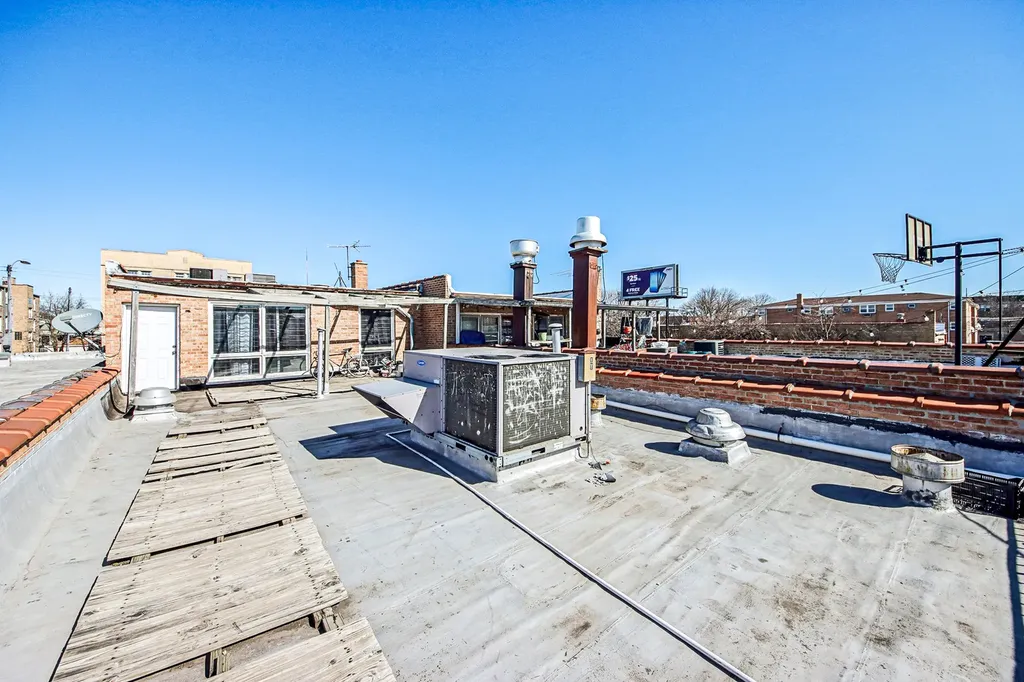 5039 West Diversey Avenue Chicago IL 60639