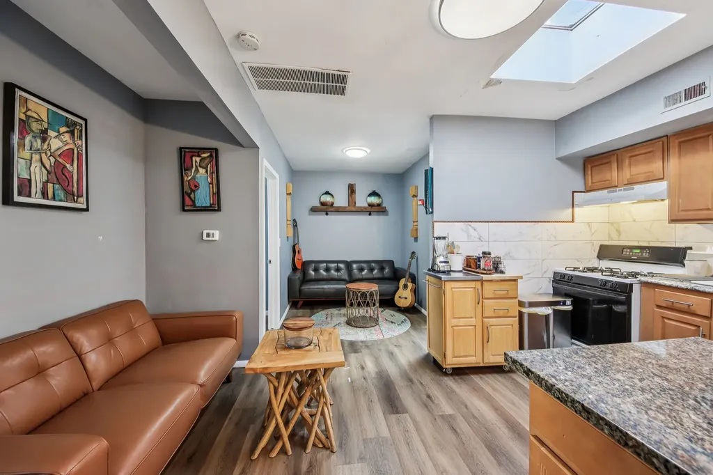 5039 West Diversey Avenue Chicago IL 60639