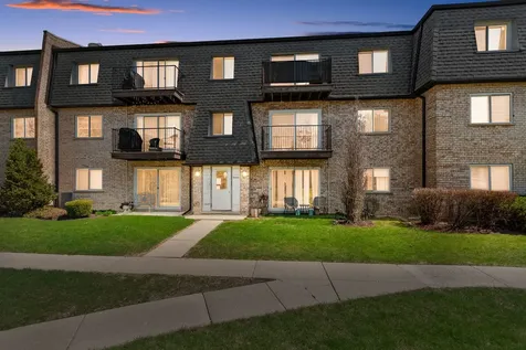 9446 Bay Colony Drive Des Plaines IL 60016