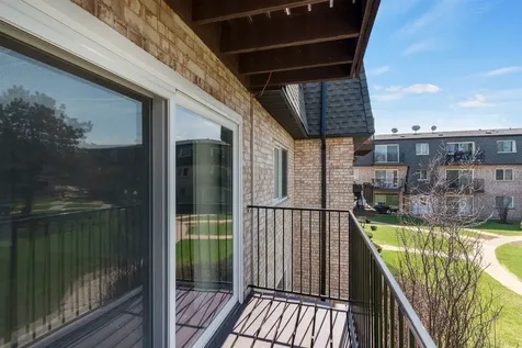 9446 Bay Colony Drive Des Plaines IL 60016