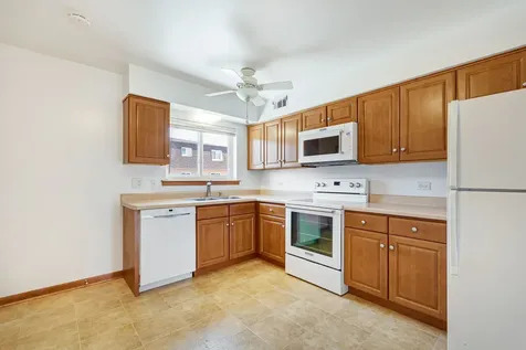 9446 Bay Colony Drive Des Plaines IL 60016