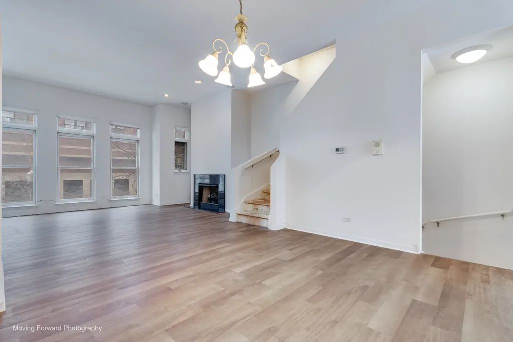 814 West 15th Place Chicago IL 60608