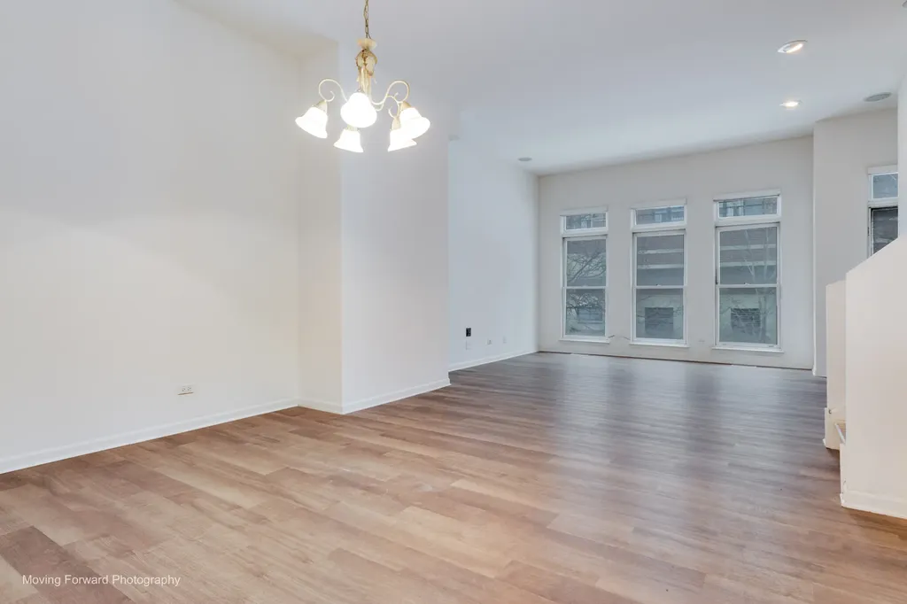 814 West 15th Place Chicago IL 60608