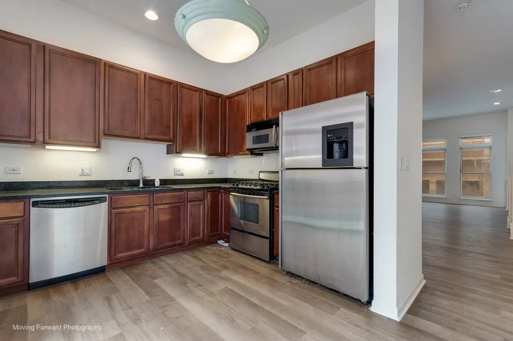 814 West 15th Place Chicago IL 60608
