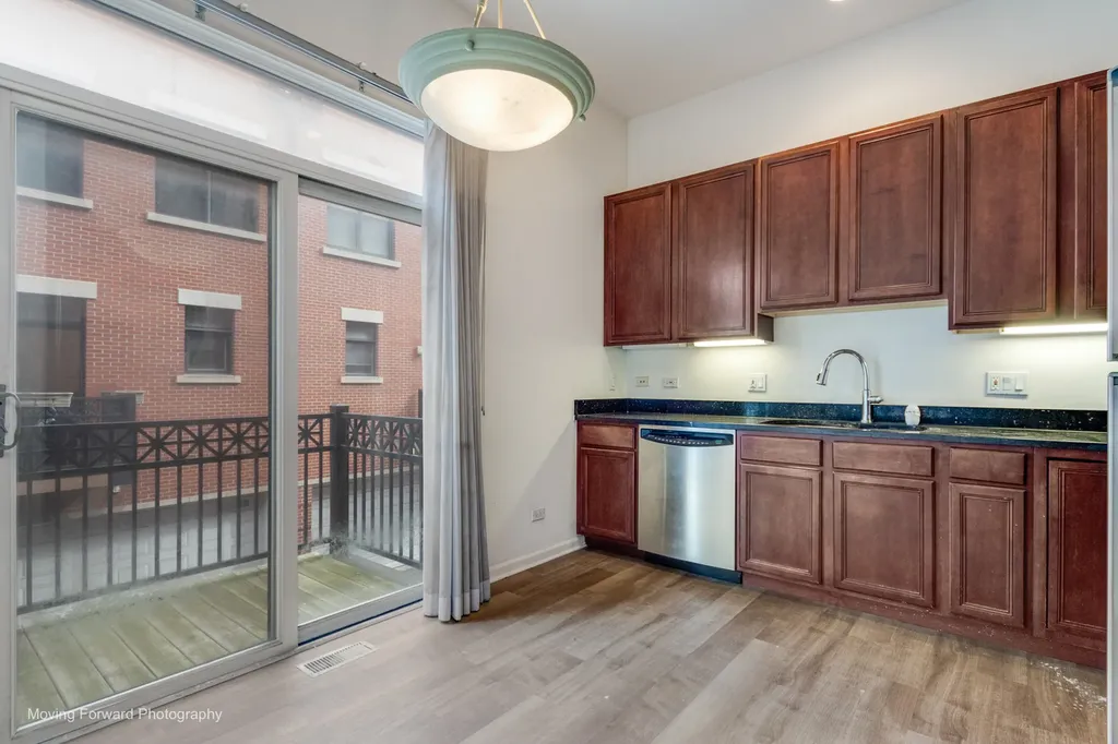 814 West 15th Place Chicago IL 60608