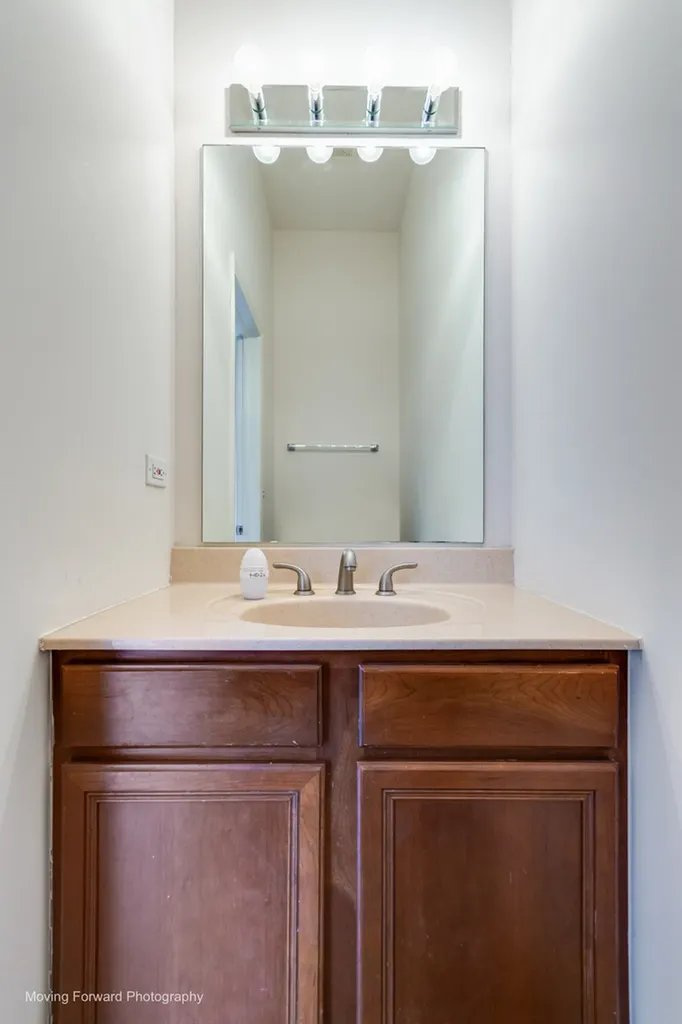 814 West 15th Place Chicago IL 60608