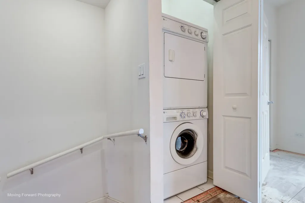 814 West 15th Place Chicago IL 60608