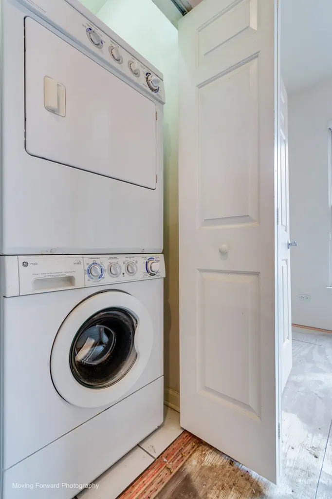814 West 15th Place Chicago IL 60608