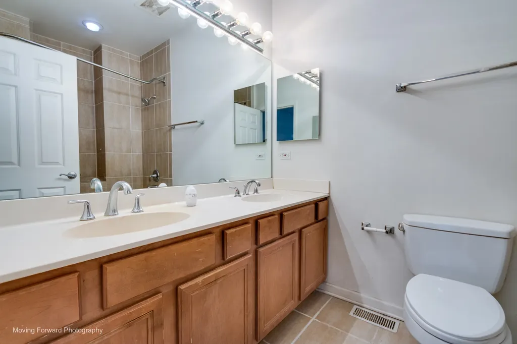 814 West 15th Place Chicago IL 60608