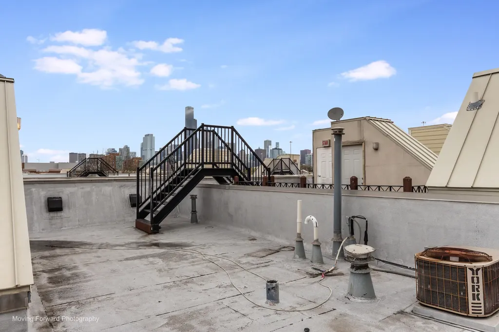 814 West 15th Place Chicago IL 60608