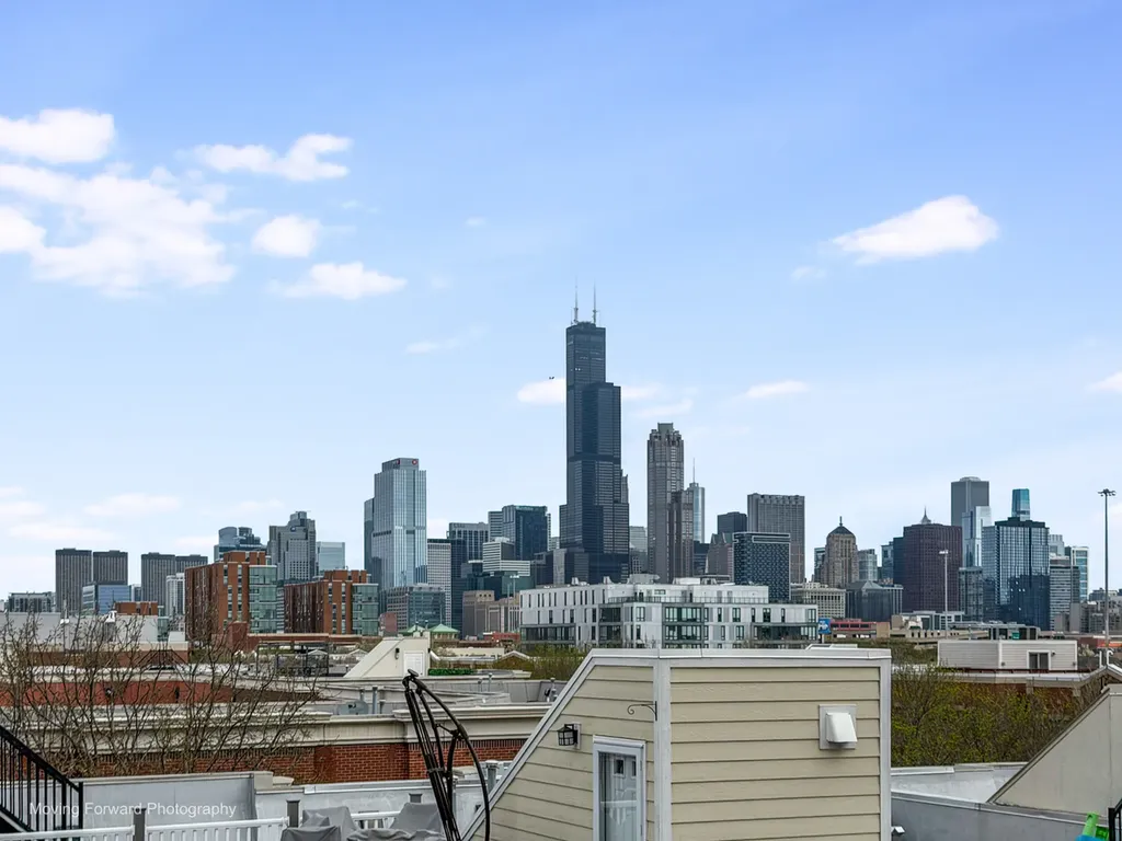 814 West 15th Place Chicago IL 60608