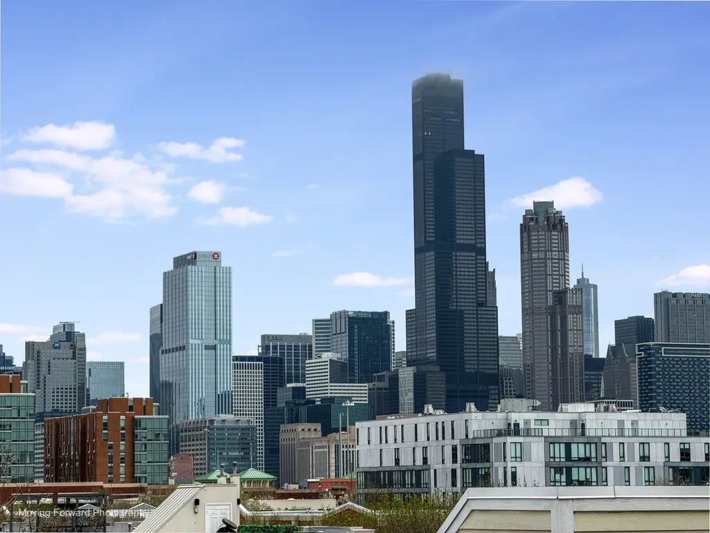 814 West 15th Place Chicago IL 60608