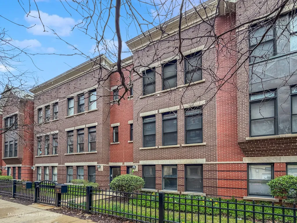 814 West 15th Place Chicago IL 60608