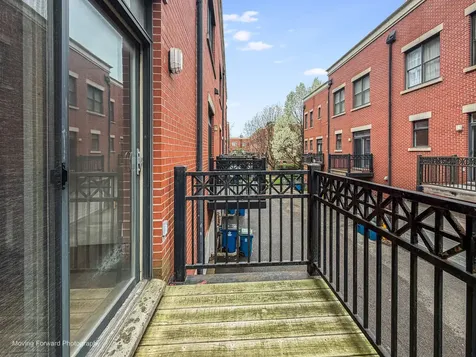 814 West 15th Place Chicago IL 60608