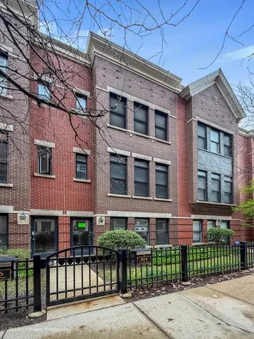814 West 15th Place Chicago IL 60608