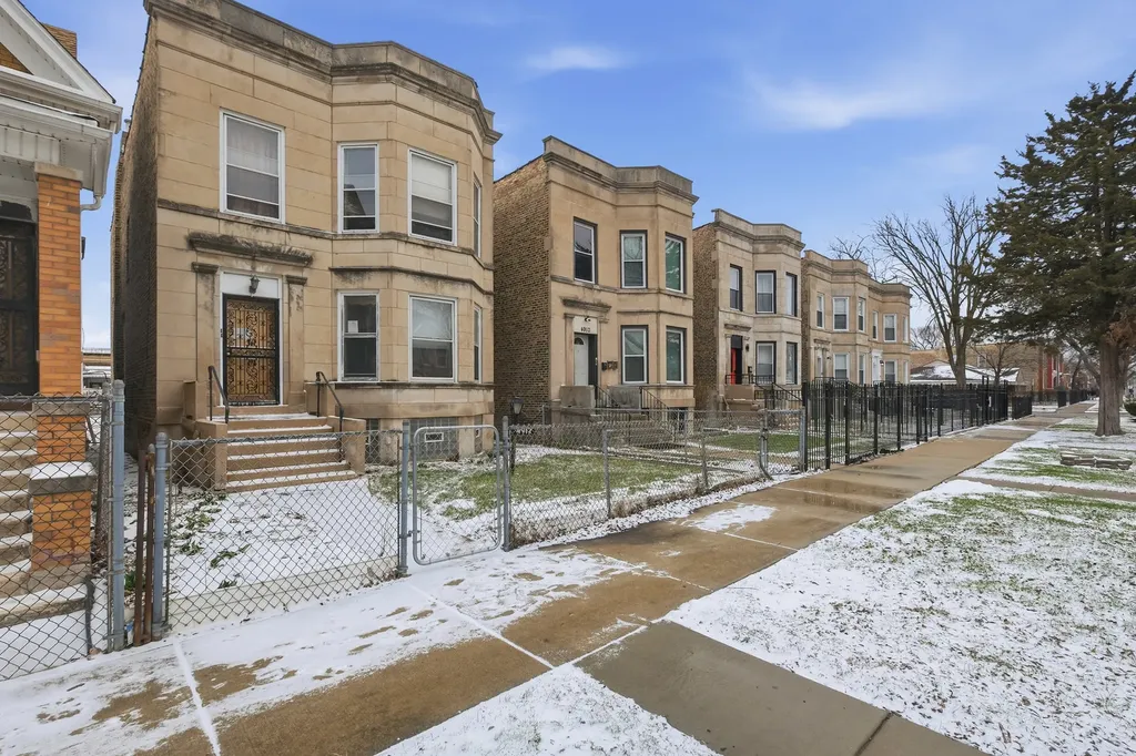 4912 West Fulton Street Chicago IL 60644