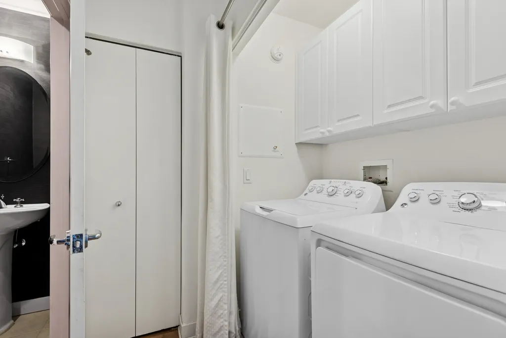 737 West Washington Boulevard Chicago IL 60661