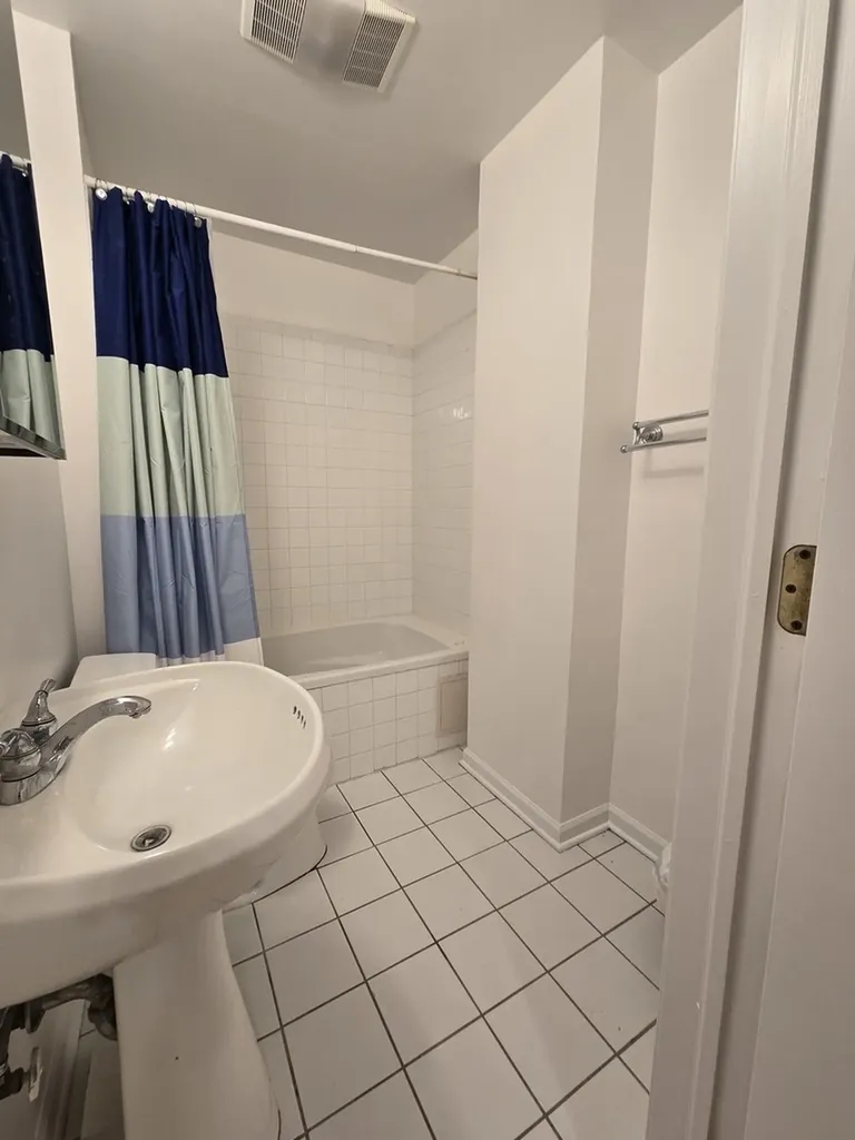 5646 North Kenmore Avenue Chicago IL 60660