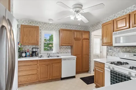 427 South Elmwood Avenue Waukegan IL 60085