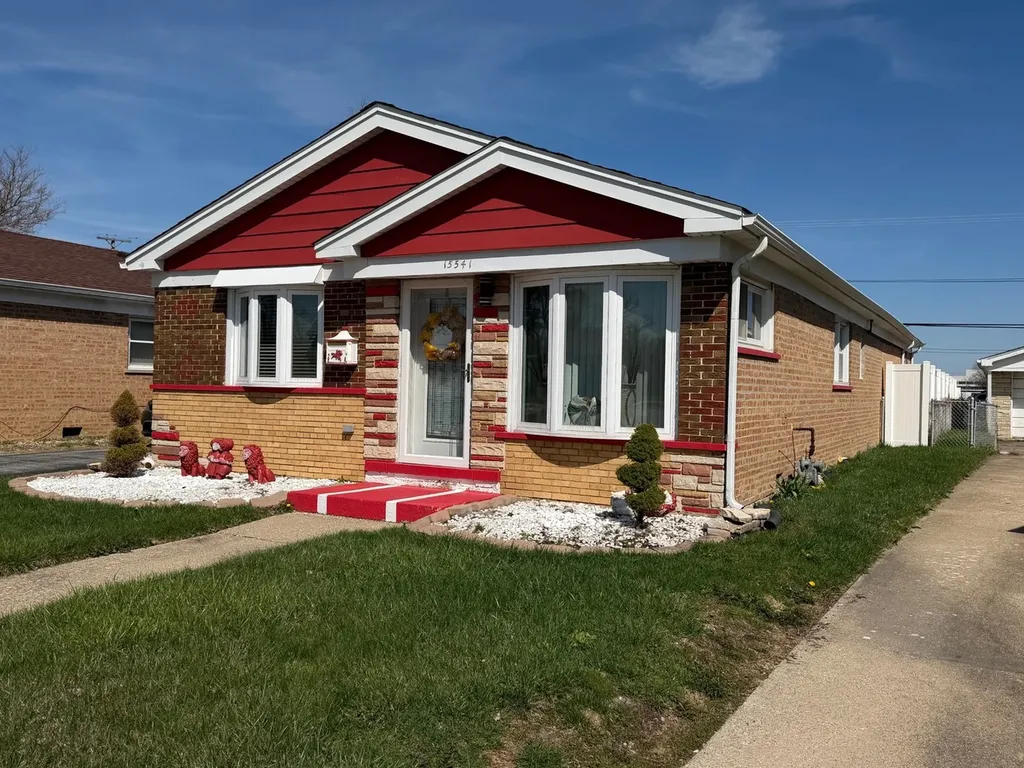 15541 6TH Avenue Phoenix IL 60426