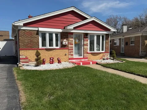 15541 6TH Avenue Phoenix IL 60426