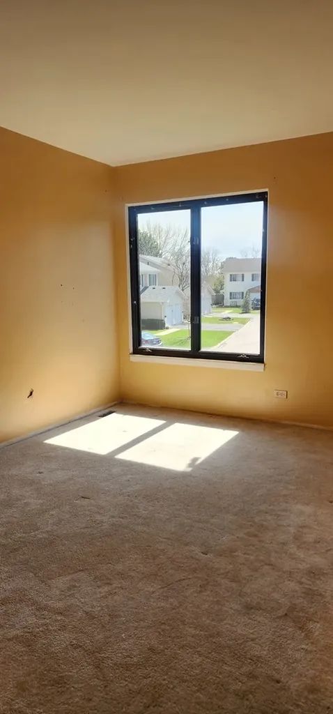 548 Alton Court Carol Stream IL 60188