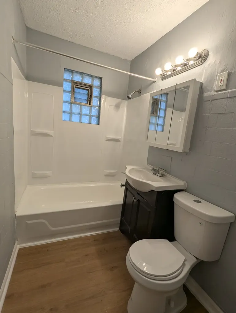 8601 South Kingston Avenue Chicago IL 60617