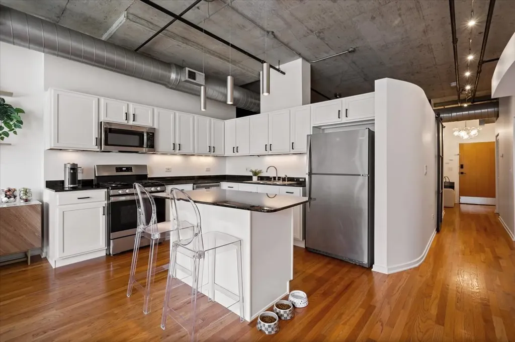 933 West Van Buren Street Chicago IL 60607