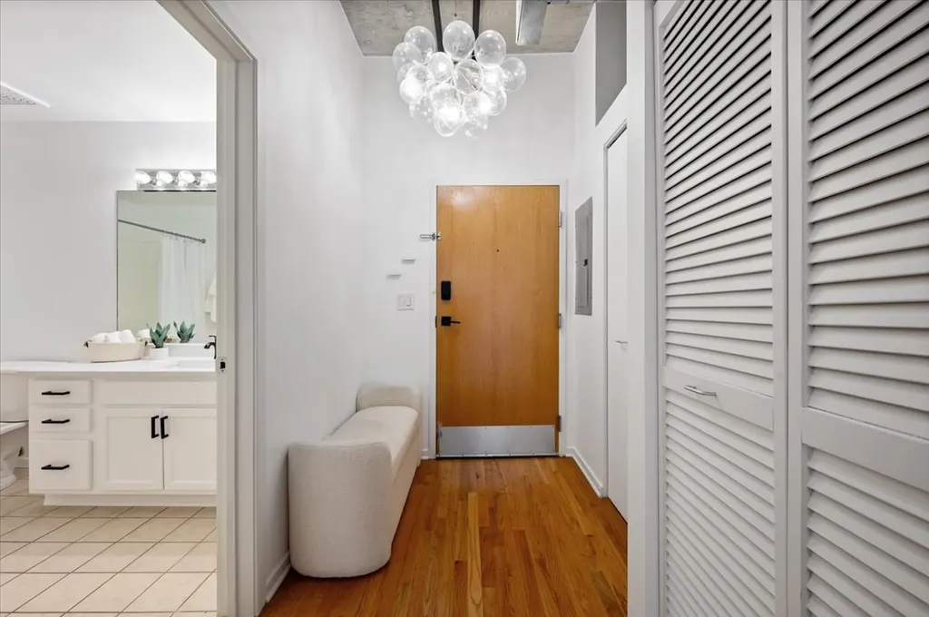933 West Van Buren Street Chicago IL 60607