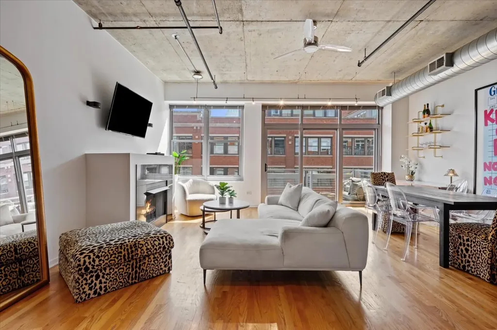 933 West Van Buren Street Chicago IL 60607