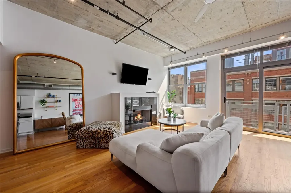 933 West Van Buren Street Chicago IL 60607