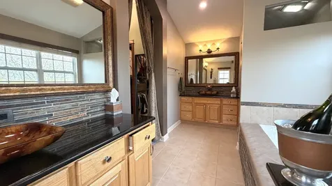 6 Glenview Court Bolingbrook IL 60490