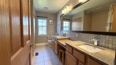 6 Glenview Court Bolingbrook IL 60490