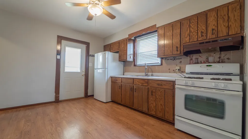 10439 South Avenue M Chicago IL 60617