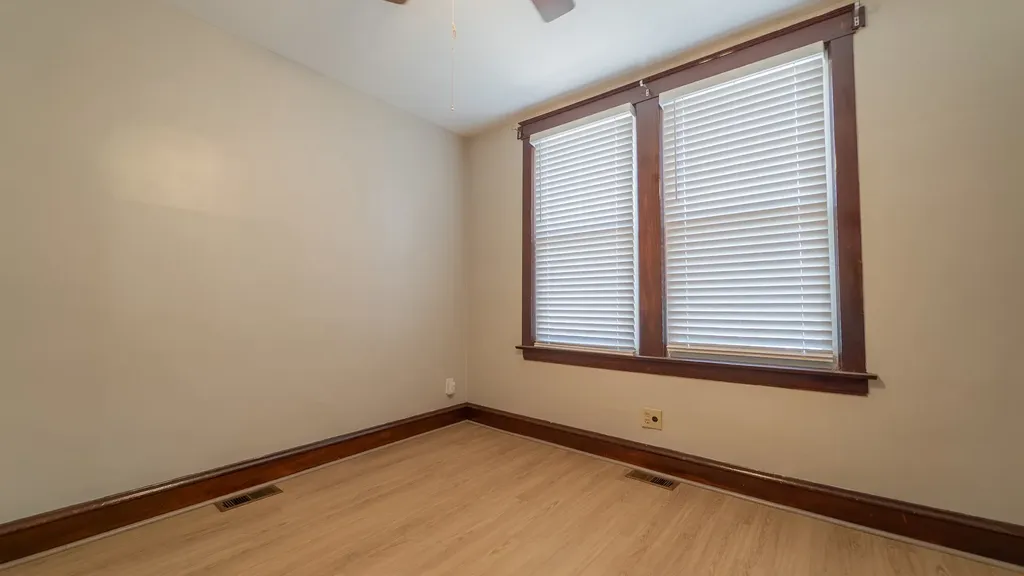 10439 South Avenue M Chicago IL 60617