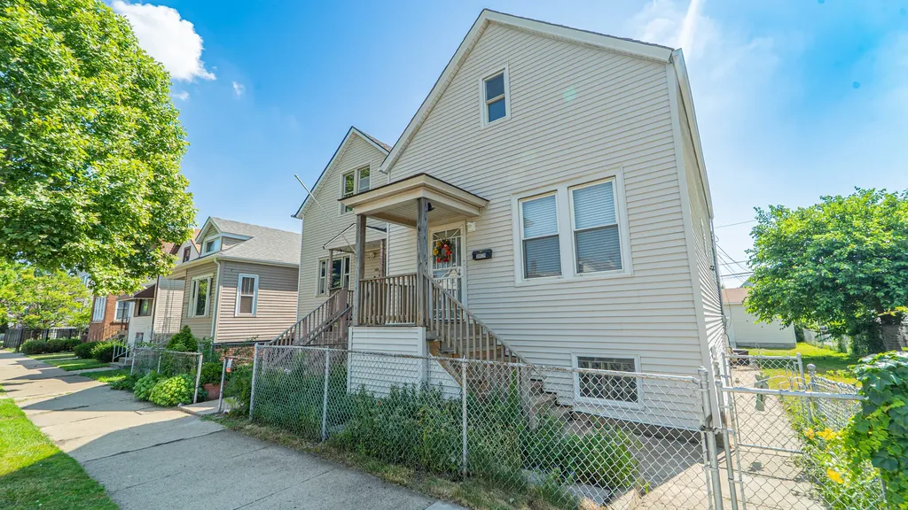 10439 South Avenue M Chicago IL 60617