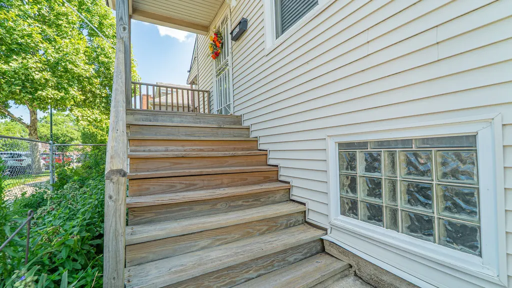 10439 South Avenue M Chicago IL 60617