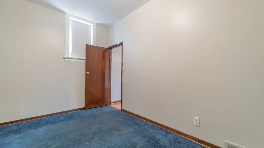 10439 South Avenue M Chicago IL 60617