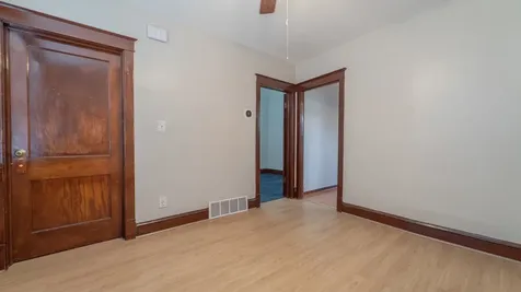 10439 South Avenue M Chicago IL 60617