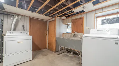 10439 South Avenue M Chicago IL 60617