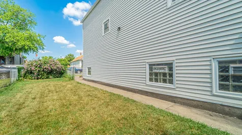 10439 South Avenue M Chicago IL 60617