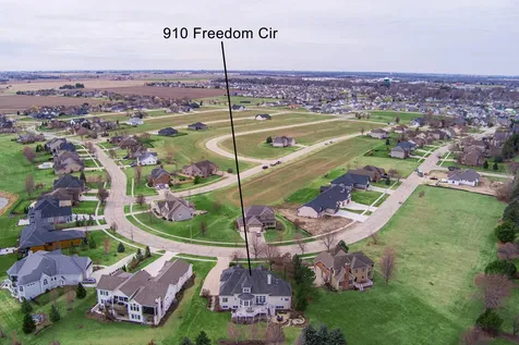 910 Freedom Circle Sycamore IL 60178