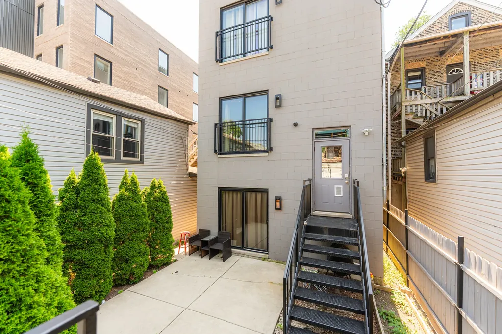 2108 West 18th Place Chicago IL 60608