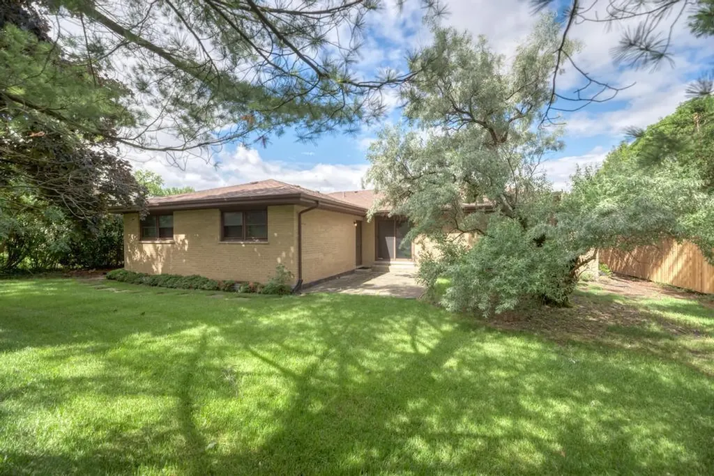 8017 Sawyer Road Darien IL 60561