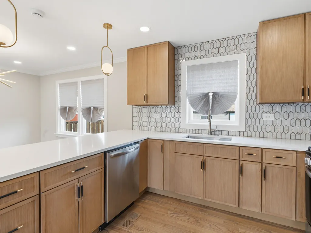600 East 87th Place Chicago IL 60619