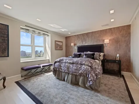 2120 North Lincoln Park West Chicago IL 60614