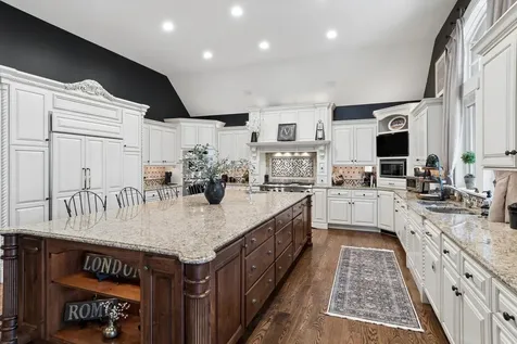 2455 Persimmon Drive St. Charles IL 60174