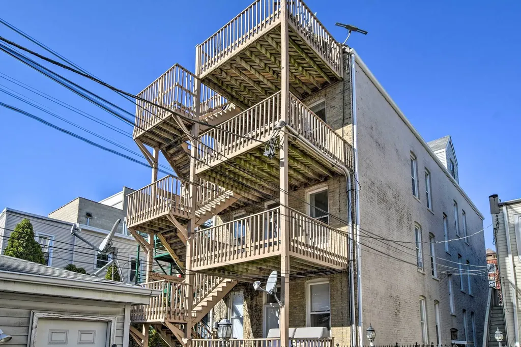 1409 West Superior Street Chicago IL 60642