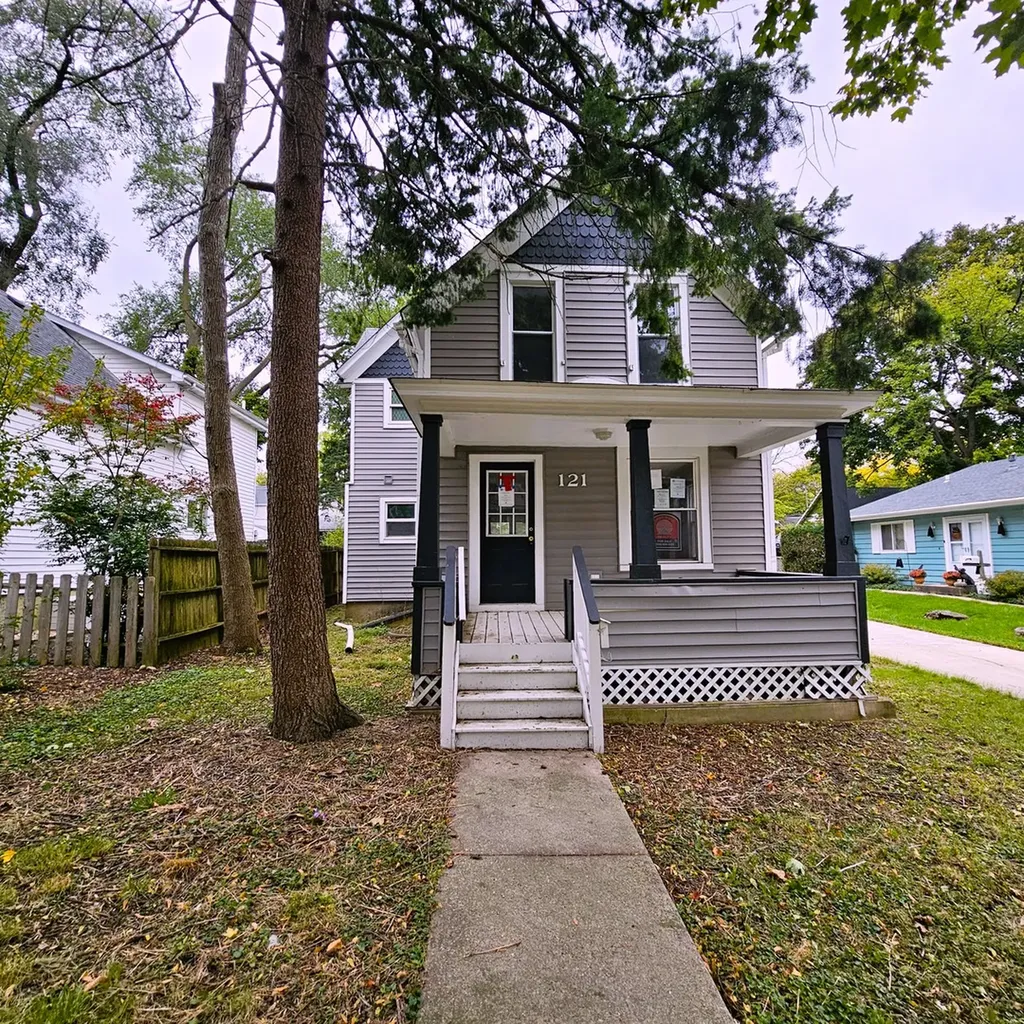 121 4TH Street Libertyville IL 60048