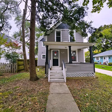 121 4TH Street Libertyville IL 60048